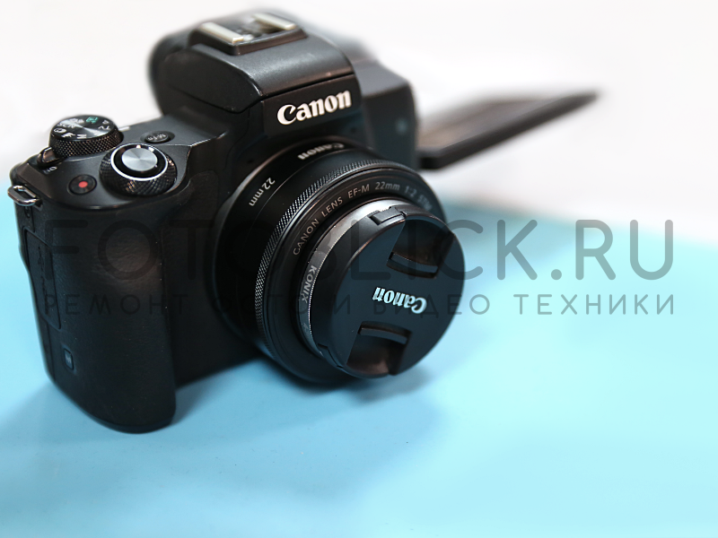 Отремонтированный фотоаппарат Кэнон М50.