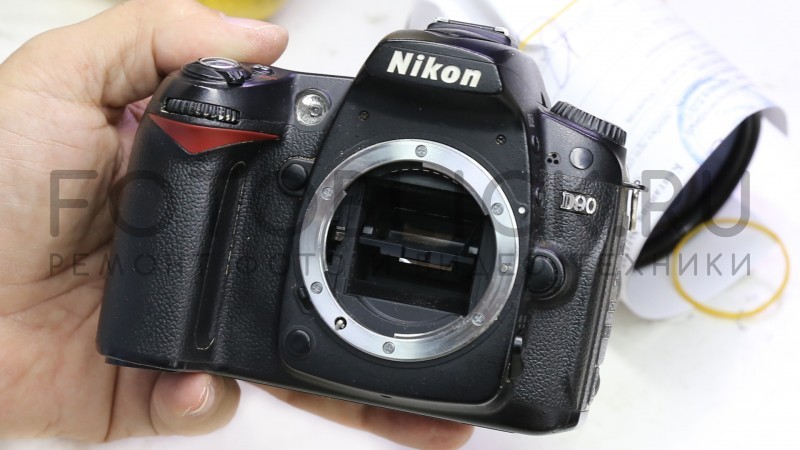 Nikon D90 застряло зеркало