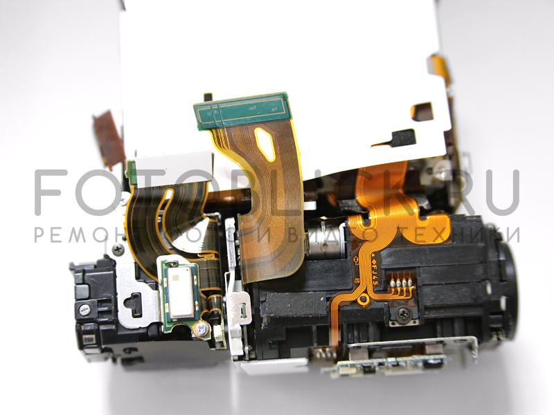 Sony DCR-PC350E инженер меняет прижимной ролик.