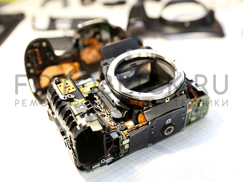 Инженер разобрал Canon 6D, чтобы понять степень воздействия влаги.